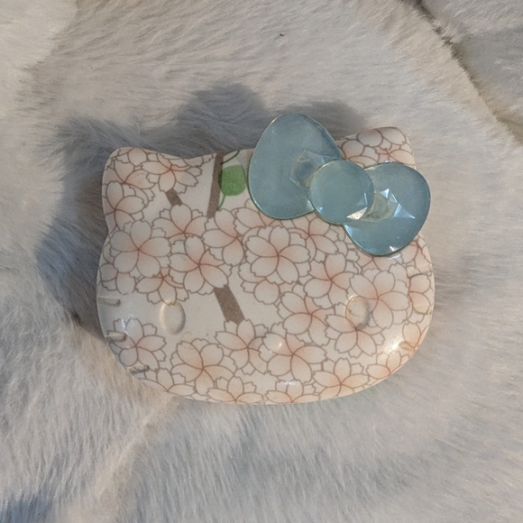 Hello Kitty Floral Eyeshadow Palette with Blue Bow - Picture 1 of 5